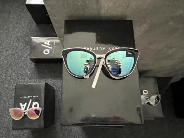 Sonnenbrille silber/schwarz, Quay