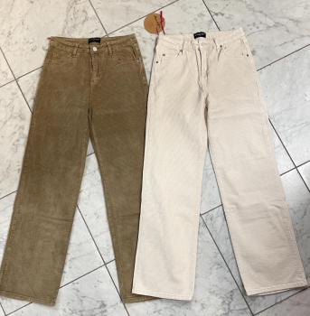 Cordhose in ecru und taupe