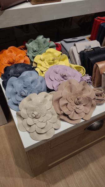 Lederblumengürtel in verschiedenen Farben